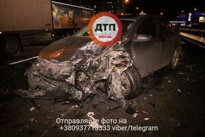 Потрійна ДТП у столиці: авто збило водія, який намагався допомогти постраждалим (ФОТО)