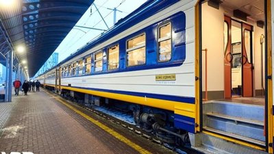 «Укрзалізниця» запускає продаж онлайн-квитків на приміські поїзди
