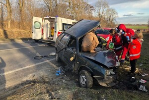 У поліції прокоментували ДТП легковика та вантажівки на Львівщині (ФОТО)