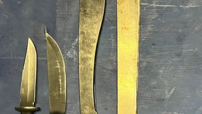 На кордоні з Угорщиною затримали іноземця з холодною зброєю