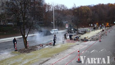 Біля лікарні на вулиці Пилипа Орлика облаштують додаткові паркомісця (ФОТО,ВІДЕО)