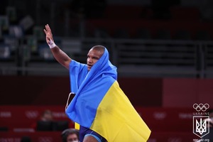 «Вали до Африки!»: у Києві невідомі ображали олімпійського чемпіона Жана Беленюка (ФОТО)