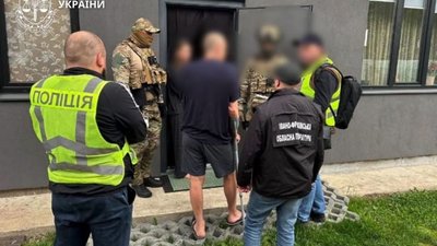 На Прикарпатті затримали зловмисників, які викрали у валютника майже 9 мільйонів гривень