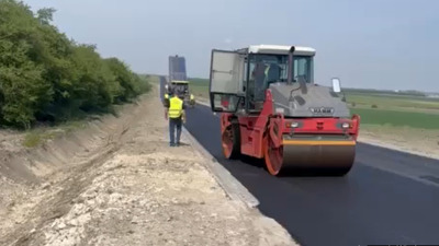 З'єднує два міжнародні пункти пропуску: на Львівщині почали ремонт прикордонної дороги (ВІДЕО)