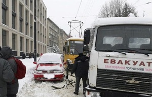 У Львові евакуатори забиратимуть автівки, які заважають руху транспорту та спецтехніки