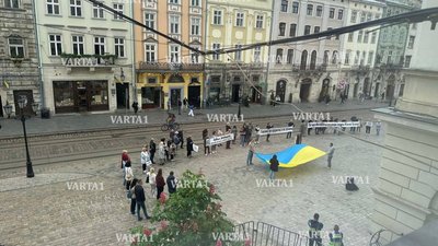 У Львові біля міської ради влаштували пікет