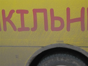 Небезпека на колесах: на Львівщині водій відмовився возити дітей у гнилому автобусі