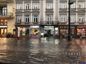 Наслідки негоди у Львові (фото, відео)