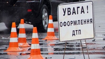 На Львівщині сьогодні вранці автомобіль в’їхав у житловий будинок  (ВІДЕО)