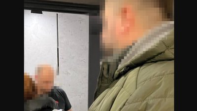 СБУ та Нацполіція виявили шахрая, який виманив у волонтерів 1,5 млн грн