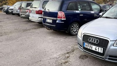 На Львівщині БЕБ повідомило про підозру місцевому жителю у контрабанді 19 транспортних засобів