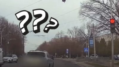 У Львові водій Lexus RX проігнорував вимогу світлофора (ВІДЕО)
