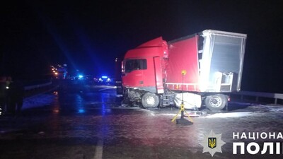 Біля Львова внаслідок потрійного автозіткнення постраждали двоє людей (ФОТО)