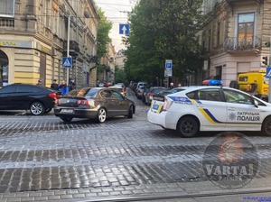 У Львові затримали шахраїв, що незаконно заволодівали нерохумістю