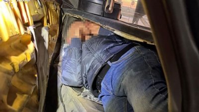 У тайнику орендованого авто прикордонники виявили СЗЧешника з Львівщини