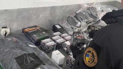 Контрабанда на 2 мільйони: у Шегинях вилучили ліки, годинники та брендовий одяг