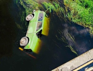 На Львівщині водій збив велосипедиста і з`їхав у річку (фото)