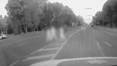 У Львові поліція покарала батьків, які переходили з дітьми дорогу у невстановленому місці (ВІДЕО)
