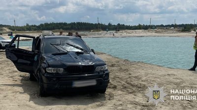 Поліцейські затримали водія BMW X5, який п'яним з’їхав у «Ясниський кар’єр» та спричинив загибель пасажира
