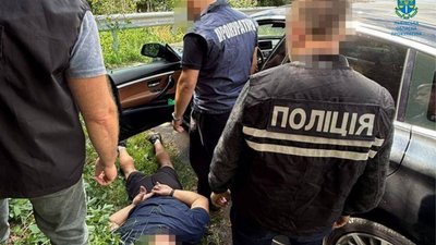 На Львівщині затримали чоловіка, який за 33 тисячі доларів обіцяв вивезти ухилянта за кордон