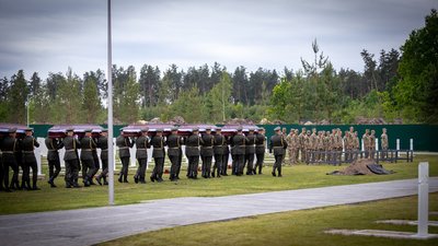 На Національному військовому меморіальному кладовищі поховали тридцять невідомих воїнів