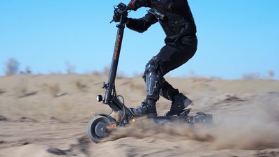 На Львівщині двоє підлітків перекинулися на електросамокаті