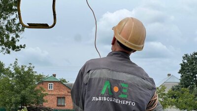  На Львівщині після нічної грози знеструмлено десятки населених пунктів 