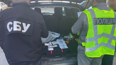 Посадовця Міноборони затримали за переправлення ухилянтів