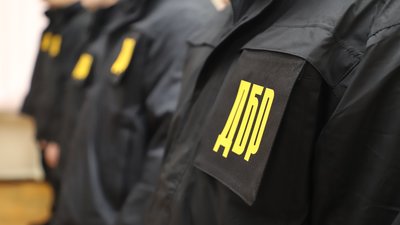 У ДБР заявили, що не дозволять політичного чи інформаційного тиску щодо обшуків в матері "Джуса"