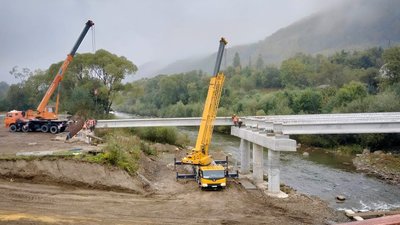 На Львівщині будують новий міст через річку Опір
