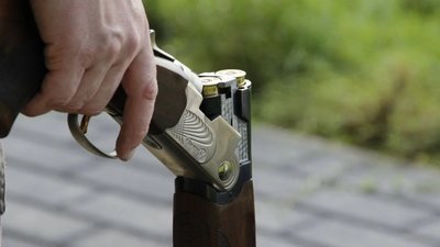 Суд на Львівщині покарав чоловіка, який поранив себе, стріляючи по вантажівці