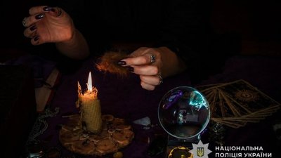 Тернополянка віддала шахраям за «магічні обряди» майже 3 тисячі доларів
