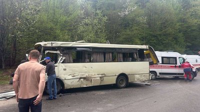 На Львівщині сталася ДТП за участі рейсового автобуса (ФОТО)