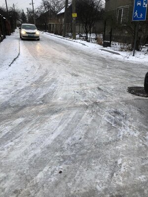 Вулиці Львова перетворилися на суцільну ковзанку  (ФОТО)