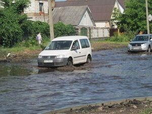 Водіям на замітку: негода підтопила ділянки доріг на території чотирьох районів Львівщини