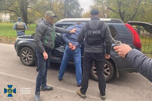 Вимагав 10 тис доларів: СБУ затримала на хабарі голову Чернігівської райдержадміністрації (фото, відео)