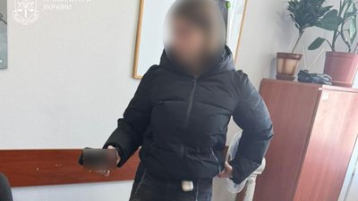 У Тернополі знайшли жінку, яка залишила немовля у під’їзді багатоповерхівки