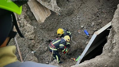У Тернополі у траншеї загинули двоє людей