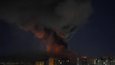 Масштабна атака на Київ: зруйновані будівлі, пожежі, поранені та проблеми з потягами