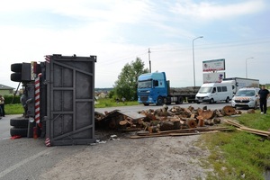 До ліквідації наслідків ДТП в с. Зубра залучено рятувальників (фото)