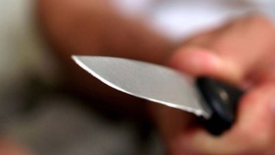 На вулиці у Львові невідомий вдарив ножем у живіт перехожого