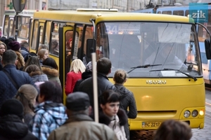 Де обіцяне покращення: тариф підняли, але автобусів більше не стало (статистика)