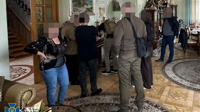 Вдома у посадовців вузу знайшли арсенал зброї: у Львові викрили масштабну «схему для ухилянтів» (ФОТО)