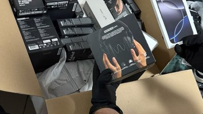 На Львівщині митники затримали два мікроавтобуси з контрабандою