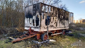 У львівському мікрорайоні вщент вигорів фургон (фото, відео)