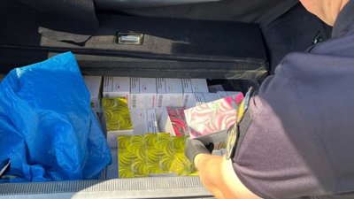 Львів'янка намагалася провезти сотні електронних сигарет через кордон