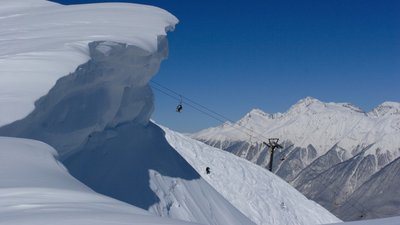 Зірвався з карнизу: на Драгобраті трагічно загинув турист