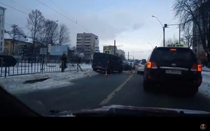 У Львові сталася ДТП, з участю мікроавтобуса та легкового автомобіля (ВІДЕО)