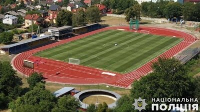 Підрядник зі спільниками наживалися на бюджетних коштах під час капітального ремонту стадіону на Львівщині