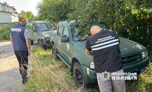 На Львівщині продавали пікапи, які завозили як гуманітарну допомогу для ЗСУ (ФОТО)